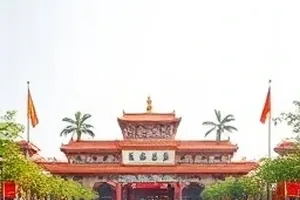 红砖厂的最后一批信封面：红砖厂房与铁皮信箱